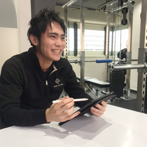 リタスタイル博多筑紫口店トレーナー