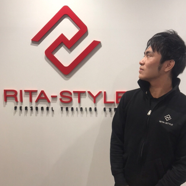 リタスタイル博多筑紫口店トレーナー