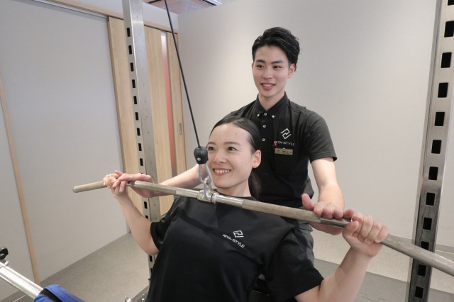トレーニングをする女性