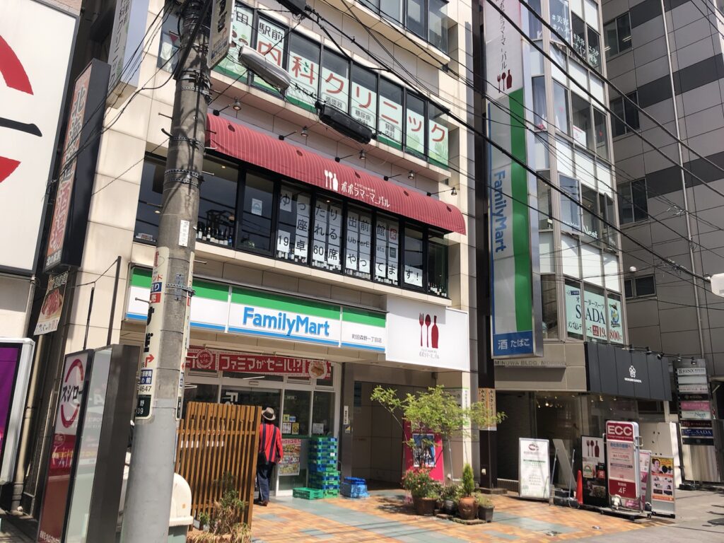 リタスタイル町田店の隣のコンビニ