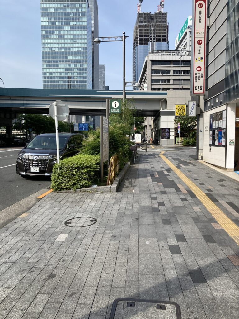 銀座1丁目駅から出たところ
