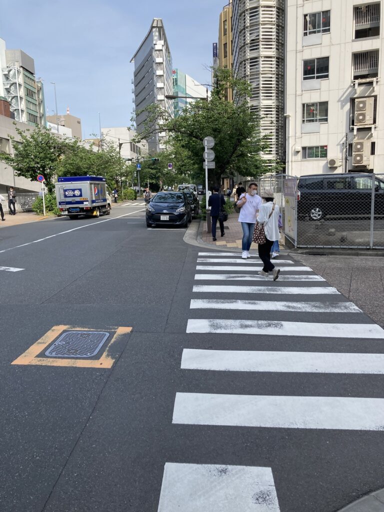 リタスタイル銀座本店に向かう一つ目の横断歩道