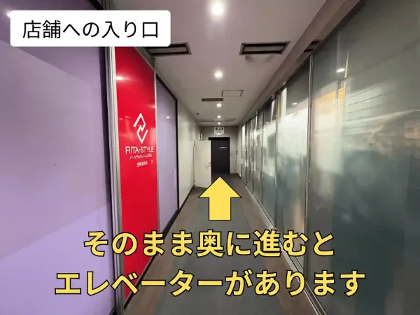 そのまま奥に進むとエレベーターがあります!