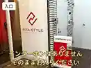 パーソナルジム リタスタイル鹿児島天文館店にはインターホンはありません。ドアを開けてそのままお入りください♪