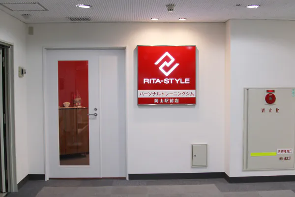 パーソナルトレーニングジムRITA-STYLE 岡山駅前店の入り口